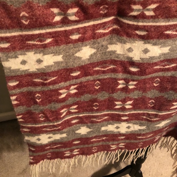 NEW•OS-3X•Super Soft Thick Knit Aztec Poncho - Picture 5 of 12